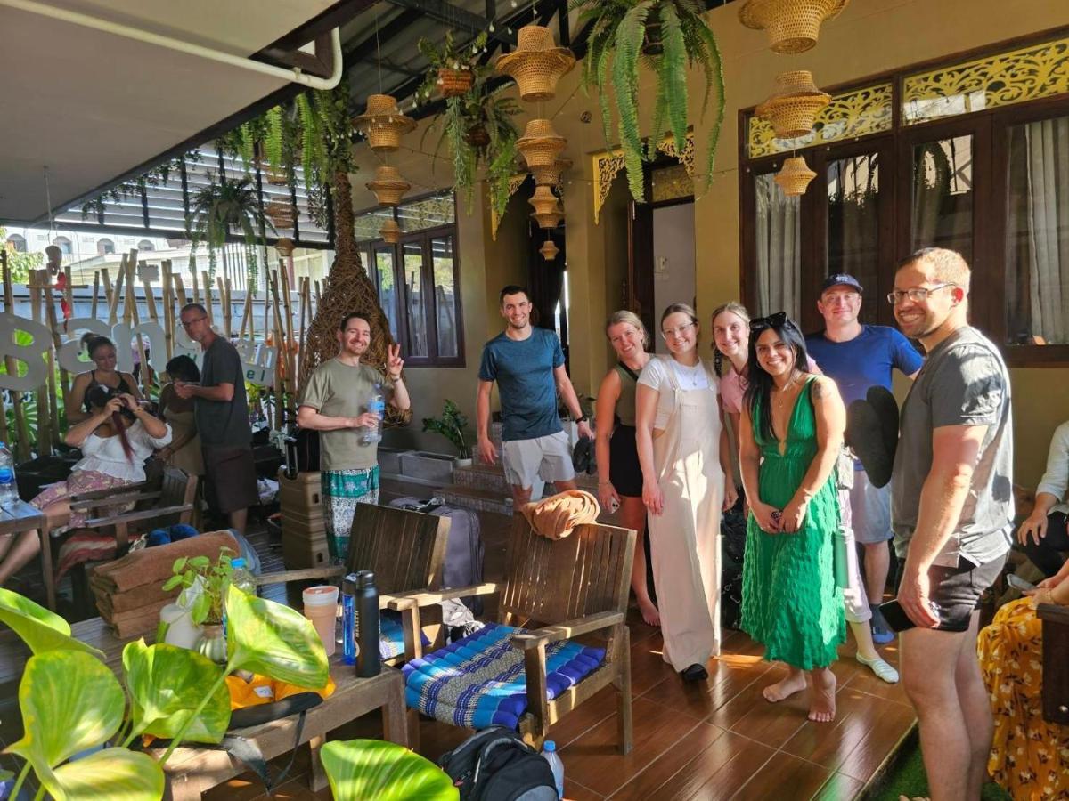 Banchan Hostel Ayutthaya Eksteriør billede