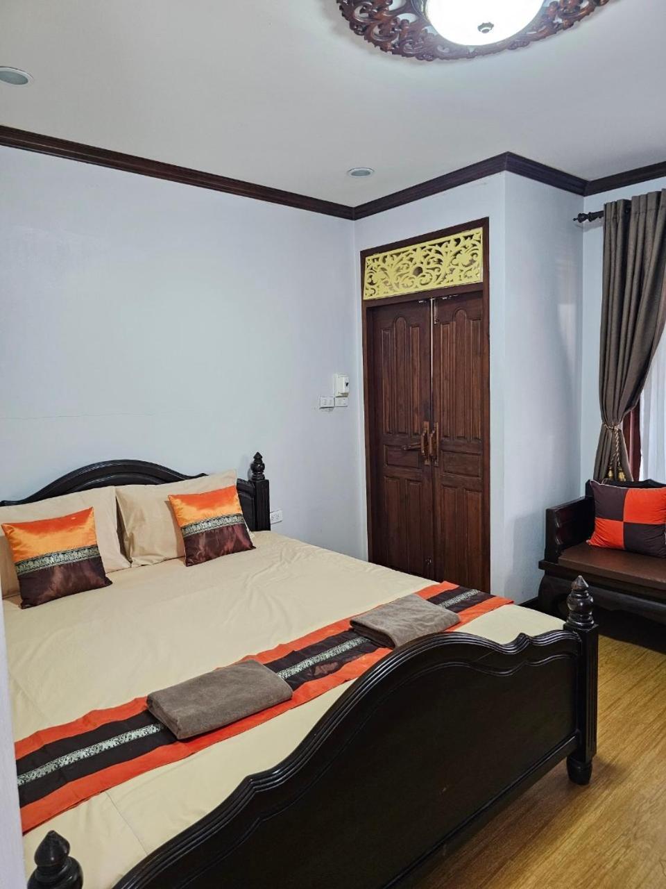Banchan Hostel Ayutthaya Eksteriør billede