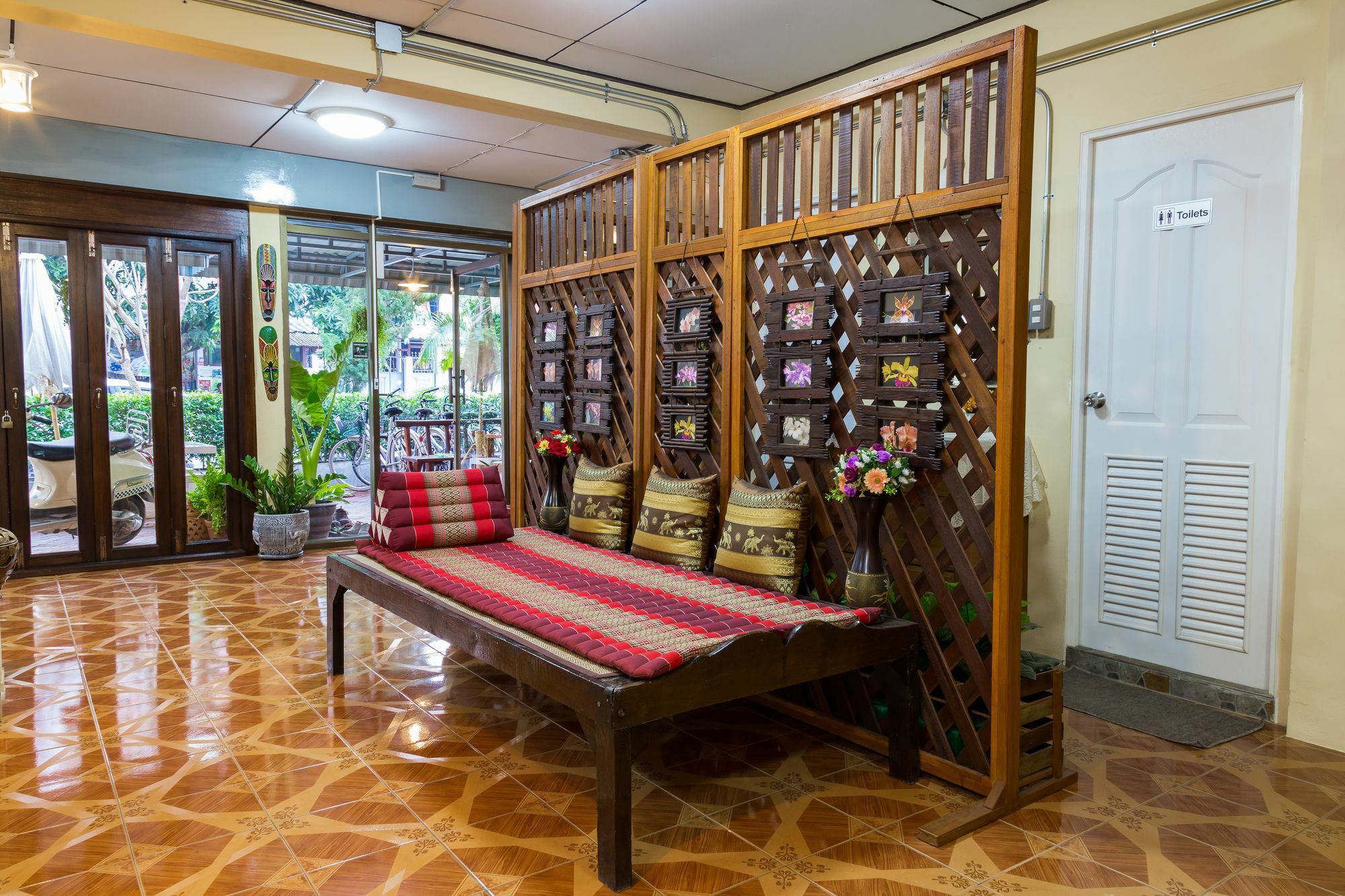 Banchan Hostel Ayutthaya Eksteriør billede