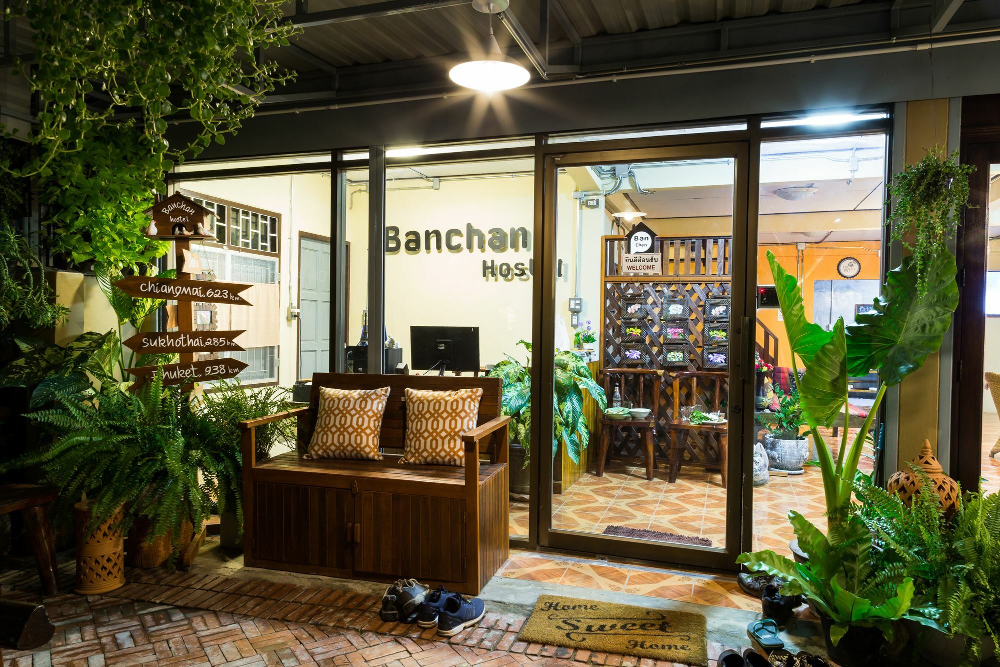 Banchan Hostel Ayutthaya Eksteriør billede