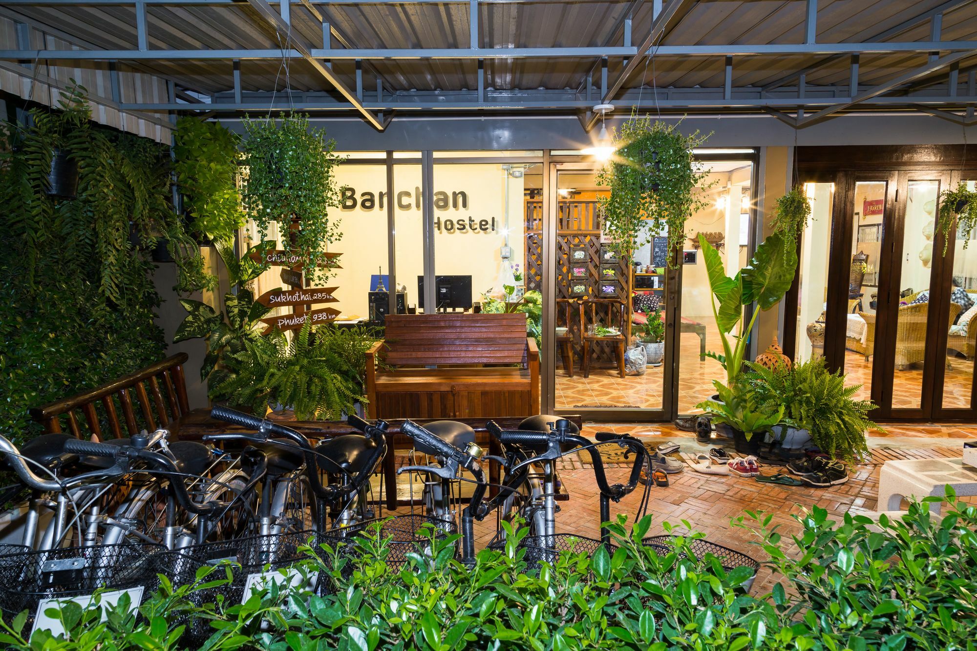 Banchan Hostel Ayutthaya Eksteriør billede